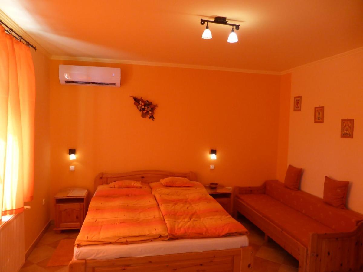 Napfeny Apartman Es Vendeghaz Egerszalok Exterior photo