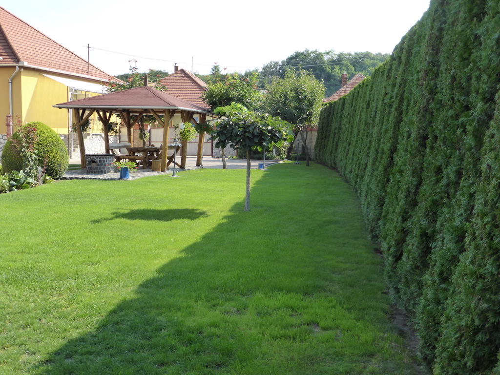 Napfeny Apartman Es Vendeghaz Egerszalok Exterior photo