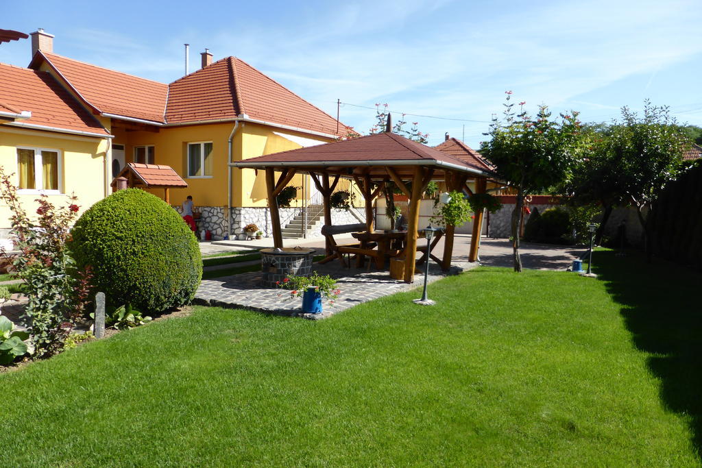 Napfeny Apartman Es Vendeghaz Egerszalok Exterior photo
