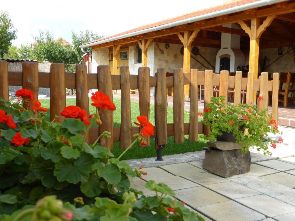 Napfeny Apartman Es Vendeghaz Egerszalok Exterior photo