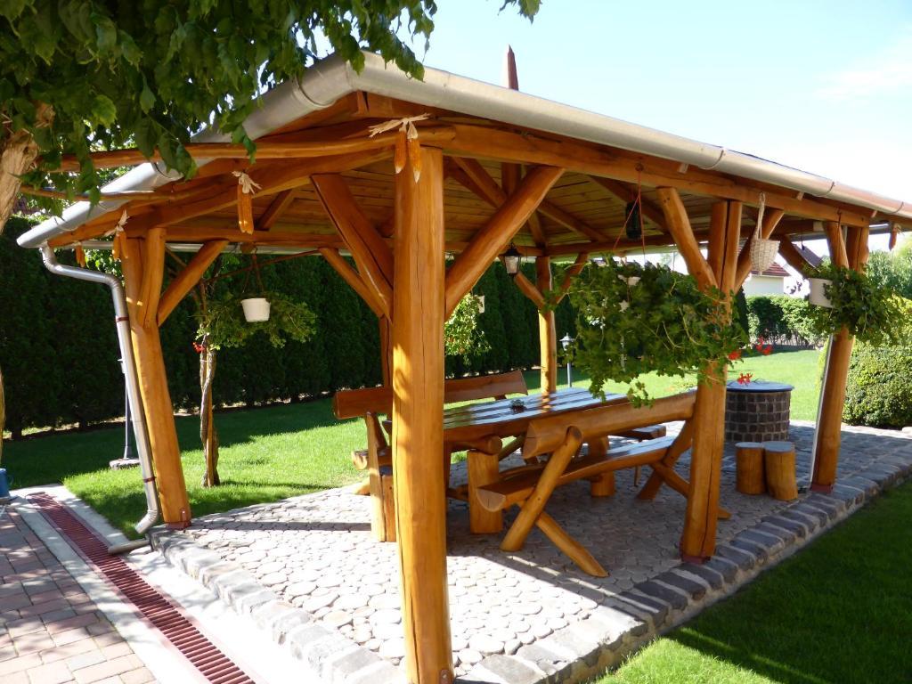 Napfeny Apartman Es Vendeghaz Egerszalok Exterior photo