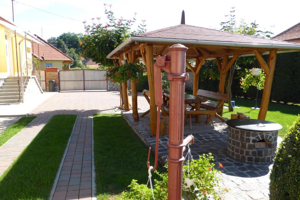 Napfeny Apartman Es Vendeghaz Egerszalok Exterior photo