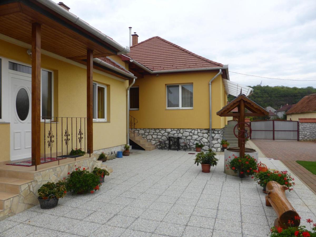 Napfeny Apartman Es Vendeghaz Egerszalok Exterior photo
