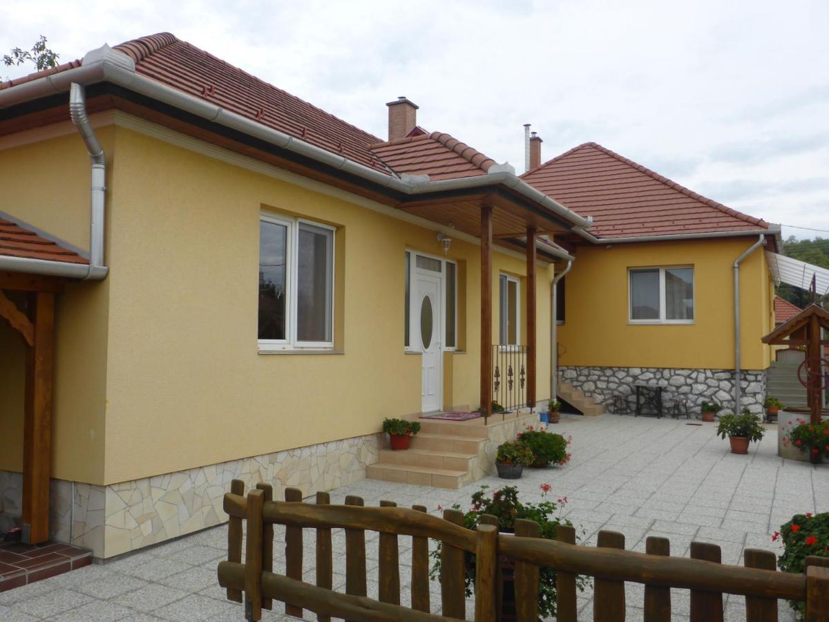 Napfeny Apartman Es Vendeghaz Egerszalok Exterior photo